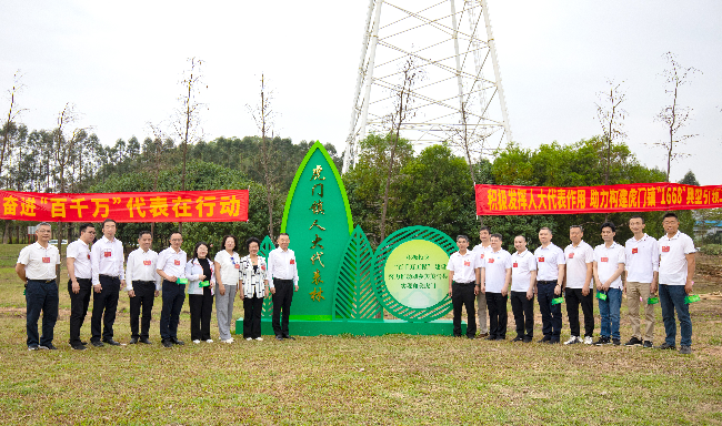 3月28日 人大植树(王敬新摄) (1).jpg